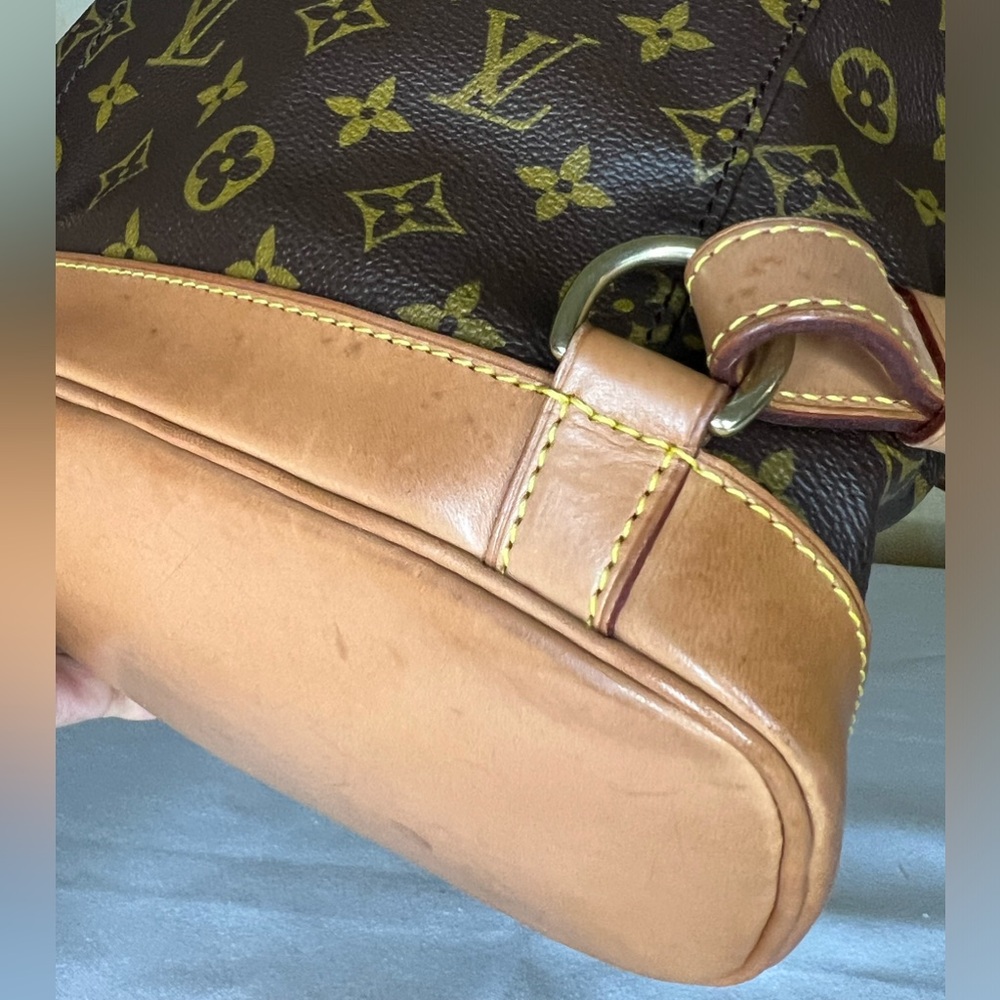 Louis Vuitton Monogram Montsouris MM - Picture 9 of 16